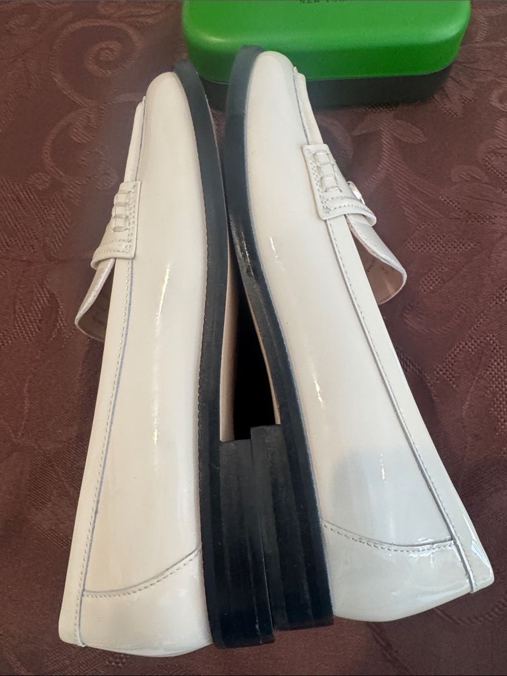♠️kate spade Cream Patent Leather Loafers Logo Accent. Ladies 8 - Picture 9 of 14